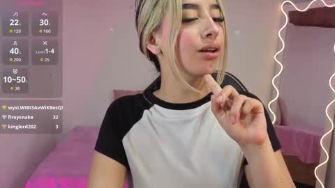 Malory  online show from December 3, 2025, 7:34 pm