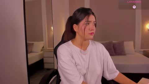 Snapshot of malu_03x chatting on December 19, 2025, 2:40 am M A L U online show from December 19, 2025, 2:40 am