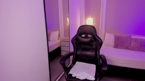 Snapshot of malu_03x chatting on December 20, 2025, 2:29 am M A L U online show from December 20, 2025, 2:29 am