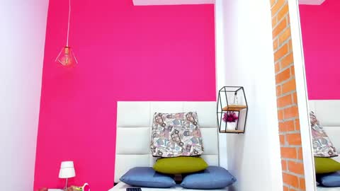 Melanie online show from December 4, 2024, 5:44 pm