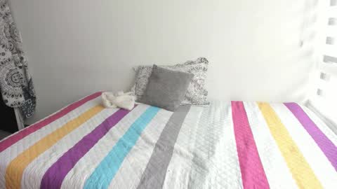 Snapshot of malucam_06 chatting on December 21, 2025, 7:21 pm instagram nueela online show from December 21, 2025, 7:21 pm