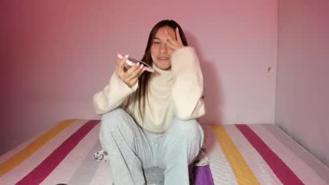 Snapshot of malucam_06 chatting on January 8, 2026, 12:24 am instagram nueela online show from January 8, 2026, 12:24 am