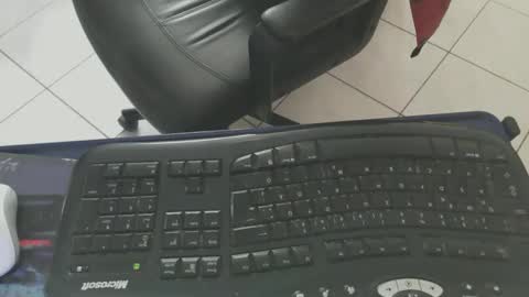 Snapshot of maly246 chatting on February 1, 2026, 8:35 am maly246 online show from February 1, 2026, 8:35 am