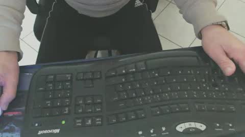 Snapshot of maly246 chatting on February 3, 2026, 8:08 am maly246 online show from February 3, 2026, 8:08 am