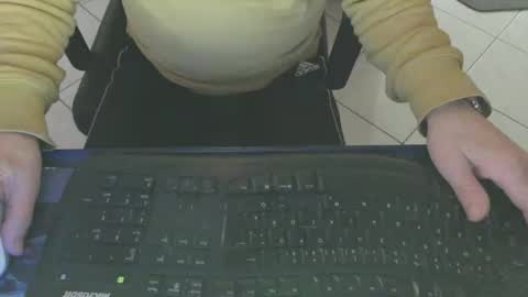 Snapshot of maly246 chatting on February 15, 2026, 8:24 am maly246 online show from February 15, 2026, 8:24 am