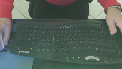 Snapshot of maly246 chatting on February 18, 2026, 8:21 am maly246 online show from February 18, 2026, 8:21 am