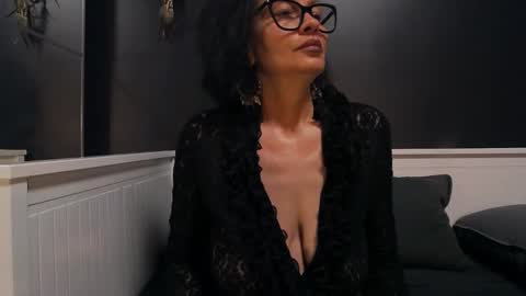Snapshot of mamasitasexy79 chatting on April 15, 2026, 8:09 pm ioana love online show from April 15, 2026, 8:09 pm