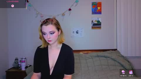 MamiCloudz online show from October 13, 2025, 12:32 am