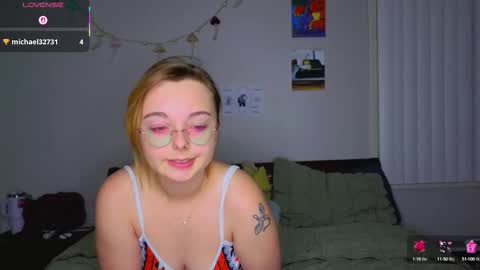 MamiCloudz online show from October 15, 2025, 12:11 am