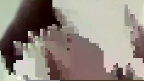 Snapshot of mamoubz chatting on January 1, 2025, 10:32 am Clone online show from January 1, 2025, 10:32 am