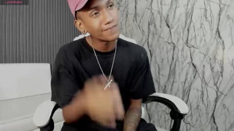 man_san11 online show from November 18, 2025, 2:43 pm