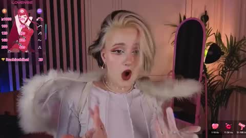 Snapshot of mandy_torres chatting on December 16, 2025, 9:53 pm Luna online show from December 16, 2025, 9:53 pm