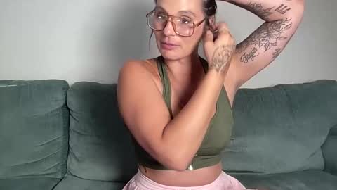 Snapshot of mandyrheaa chatting on October 22, 2025, 1:28 am Mandy online show from October 22, 2025, 1:28 am