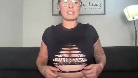 Snapshot of mandyrheaa chatting on November 5, 2025, 2:11 am Mandy online show from November 5, 2025, 2:11 am