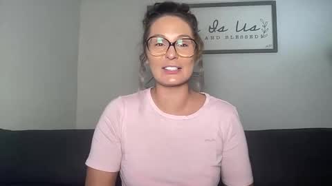 Snapshot of mandyrheaa chatting on November 6, 2025, 6:09 pm Mandy online show from November 6, 2025, 6:09 pm