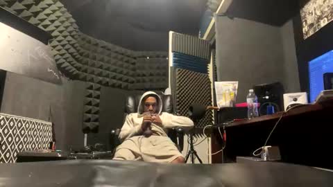 Snapshot of mani4sexy chatting on December 17, 2025, 11:22 pm Mani4sexy online show from December 17, 2025, 11:22 pm