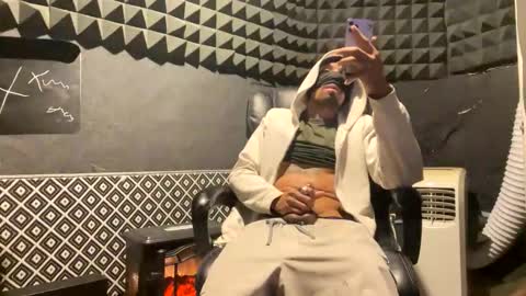 Snapshot of mani4sexy chatting on December 18, 2025, 11:27 am Mani4sexy online show from December 18, 2025, 11:27 am