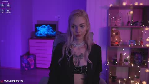 Amelie online show from February 6, 2025, 10:00 pm