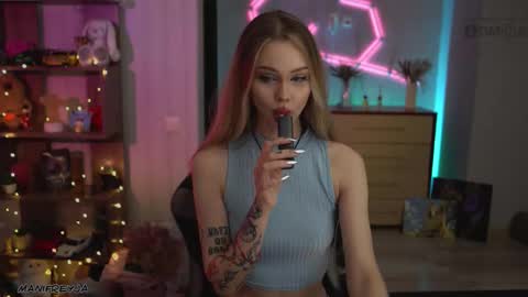 Amelie online show from November 23, 2025, 10:42 pm