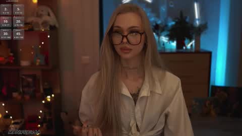 Snapshot of manifreyja chatting on February 4, 2026, 2:06 am Amelie online show from February 4, 2026, 2:06 am