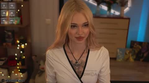 Snapshot of manifreyja chatting on April 3, 2026, 9:51 am Amelie online show from April 3, 2026, 9:51 am