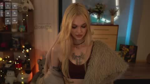 Snapshot of manifreyja chatting on April 10, 2026, 8:02 pm Amelie online show from April 10, 2026, 8:02 pm