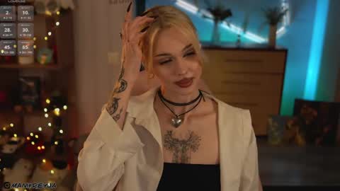 Snapshot of manifreyja chatting on April 15, 2026, 8:31 pm Amelie online show from April 15, 2026, 8:31 pm