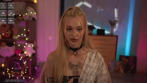 Snapshot of manifreyja chatting on May 5, 2026, 8:50 pm Amelie online show from May 5, 2026, 8:50 pm