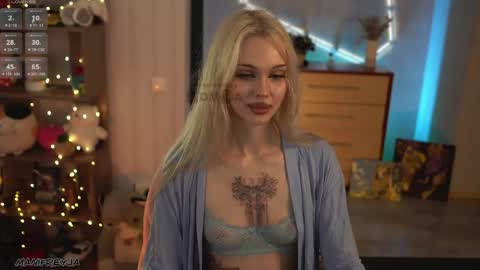 Snapshot of manifreyja chatting on May 14, 2026, 6:04 pm Amelie online show from May 14, 2026, 6:04 pm
