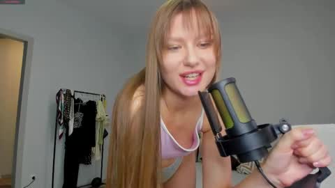 Snapshot of manita_misti chatting on October 10, 2025, 8:46 am Manita online show from October 10, 2025, 8:46 am