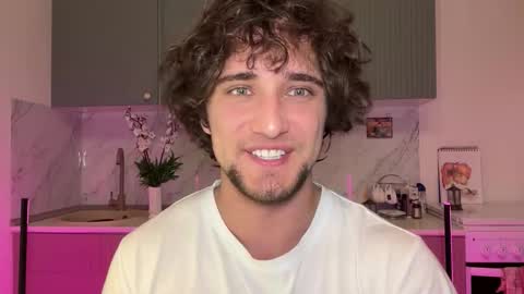 Snapshot of manolein chatting on October 16, 2025, 10:11 pm manolein online show from October 16, 2025, 10:11 pm