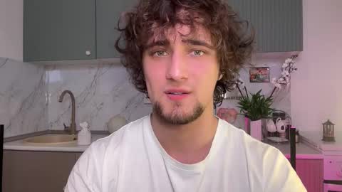 Snapshot of manolein chatting on November 12, 2025, 3:23 pm manolein online show from November 12, 2025, 3:23 pm