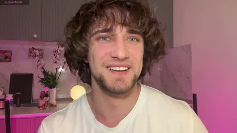 Snapshot of manolein chatting on December 5, 2025, 6:59 pm manolein online show from December 5, 2025, 6:59 pm