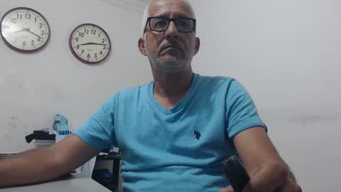 Snapshot of manolito1024 chatting on March 3, 2025, 1:10 am Manolito online show from March 3, 2025, 1:10 am