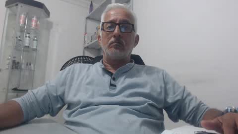Snapshot of manolito1024 chatting on October 21, 2025, 2:18 pm Manolito online show from October 21, 2025, 2:18 pm