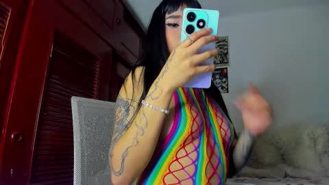 Snapshot of mantis_wine chatting on December 23, 2025, 10:24 am MARY online show from December 23, 2025, 10:24 am