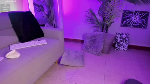 Snapshot of manu_velez_ chatting on December 19, 2024, 2:13 pm Manu Velez online show from December 19, 2024, 2:13 pm