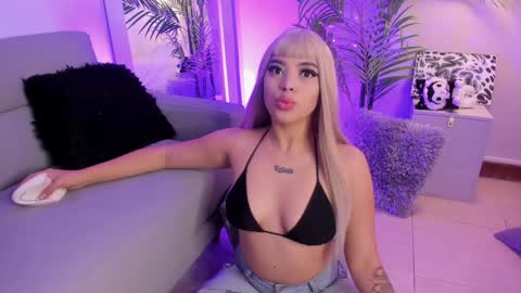 Snapshot of manu_velez_ chatting on December 30, 2024, 1:58 pm Manu Velez online show from December 30, 2024, 1:58 pm