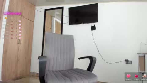 manucute 23  online show from February 24, 2025, 7:52 pm