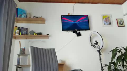 manucute 23  online show from December 3, 2025, 2:37 pm