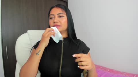 MANUELA online show from January 5, 2025, 7:49 pm