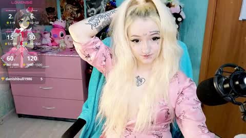 Manuela online show from December 6, 2024, 9:35 pm