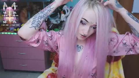 Manuela online show from October 16, 2025, 7:48 pm