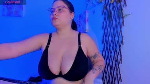 Mara 3 Enjoy my Milky boobs online show from October 16, 2025, 9:16 pm