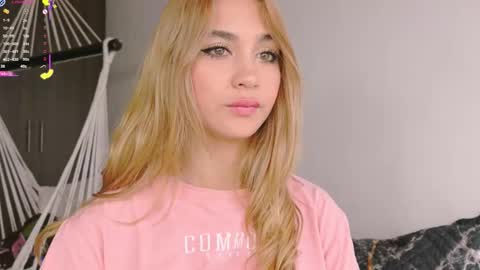 Snapshot of mara__ross chatting on October 15, 2025, 2:17 pm Mara Independent Model online show from October 15, 2025, 2:17 pm