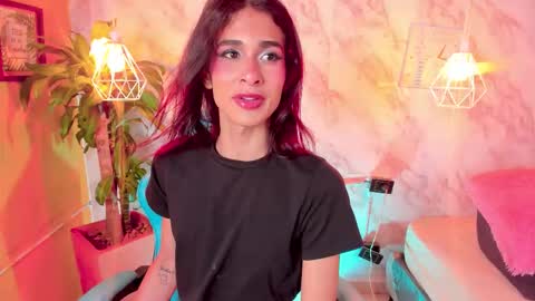 Snapshot of mara_friendboy chatting on October 28, 2025, 4:49 am Mara online show from October 28, 2025, 4:49 am