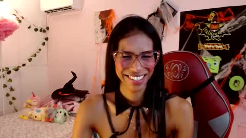 Snapshot of mara_summer chatting on October 29, 2025, 1:35 pm Mara 3 online show from October 29, 2025, 1:35 pm