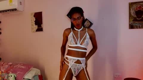 Snapshot of mara_summer chatting on November 7, 2025, 1:44 pm Mara 3 online show from November 7, 2025, 1:44 pm