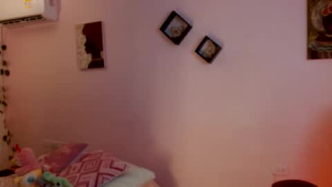 Snapshot of mara_summer chatting on November 12, 2025, 1:33 pm Mara 3 online show from November 12, 2025, 1:33 pm