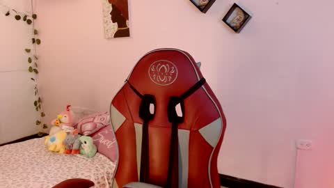 Snapshot of mara_summer chatting on November 17, 2025, 1:28 pm Mara 3 online show from November 17, 2025, 1:28 pm